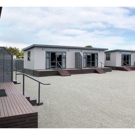 Pine Lake View Lodge Kaiapoi Bagian luar foto