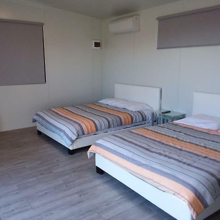 Pine Lake View Lodge Kaiapoi Bagian luar foto