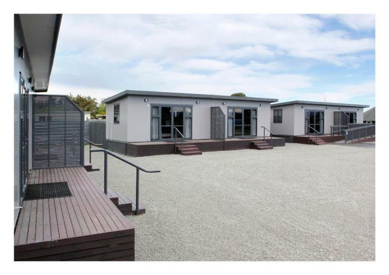 Pine Lake View Lodge Kaiapoi Bagian luar foto