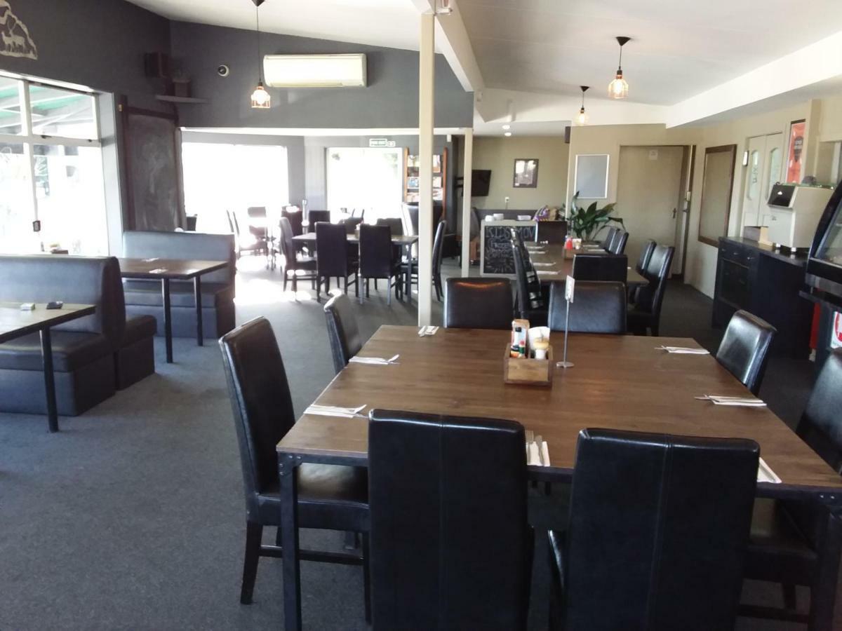 Pine Lake View Lodge Kaiapoi Bagian luar foto